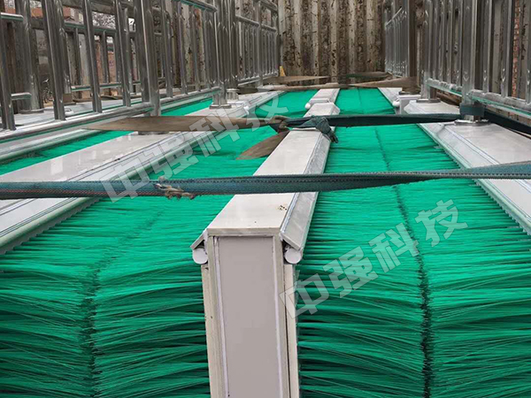 礦用固定式洗靴機(jī)，雙通道走一臺(tái)